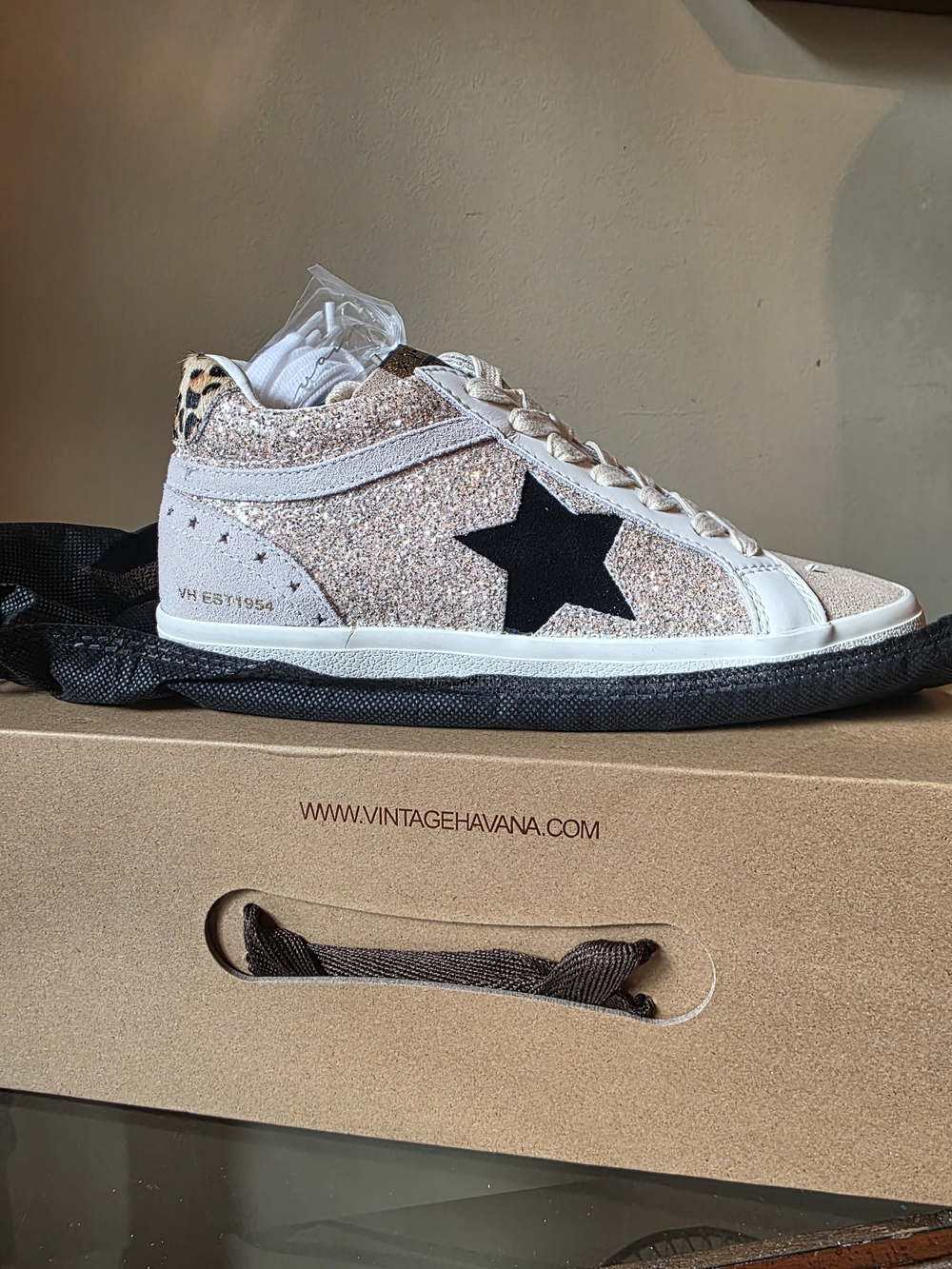 Vintage Havana Women’s Glitter Low-Top Sneaker in Beige with Black Star